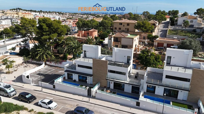 Image No.2-2 Bed Villa for sale