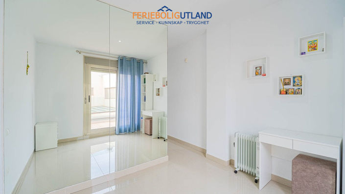 Image No.45-3 Bed Townhouse for sale