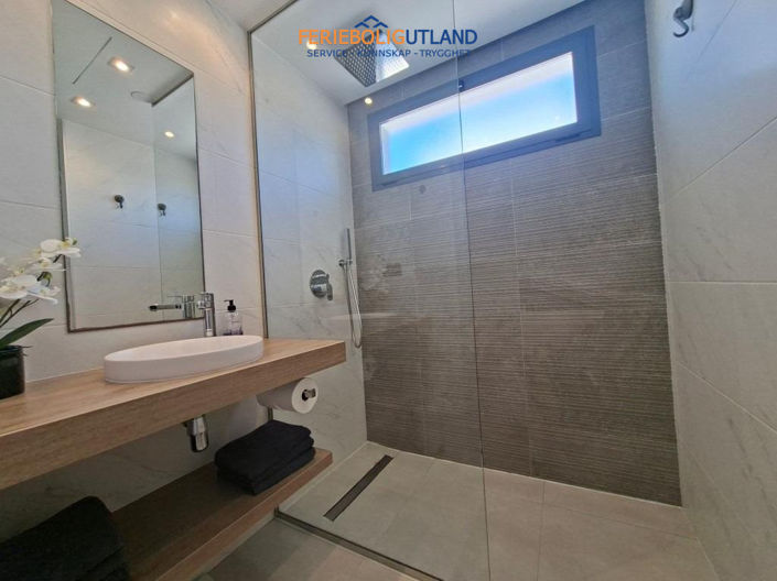 Image No.18-2 Bed Apartment for sale
