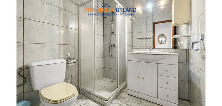 Image No.12-2 Bed Townhouse for sale