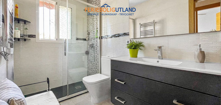 Image No.18-3 Bed Townhouse for sale