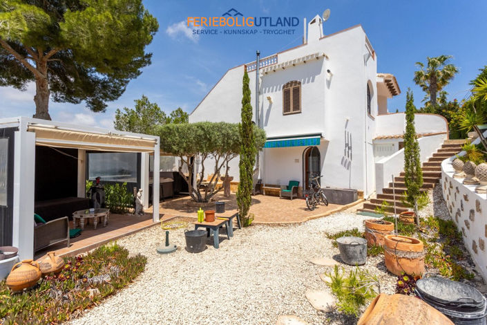 Image No.3-4 Bed Villa for sale