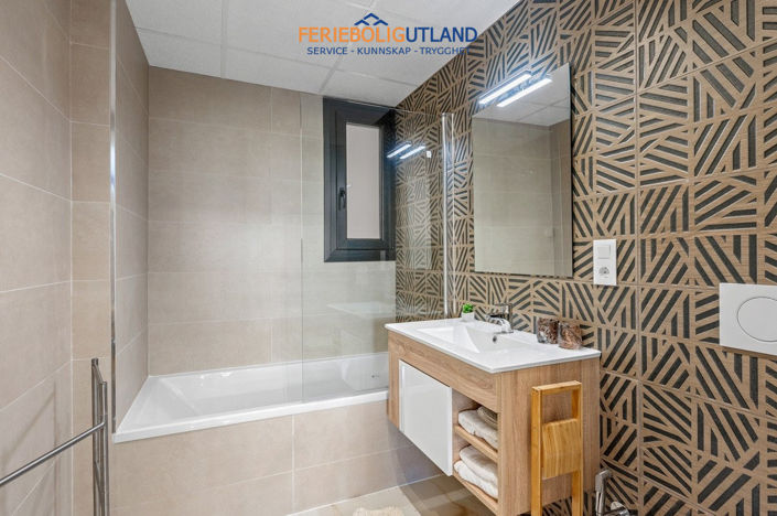 Image No.21-3 Bed Apartment for sale