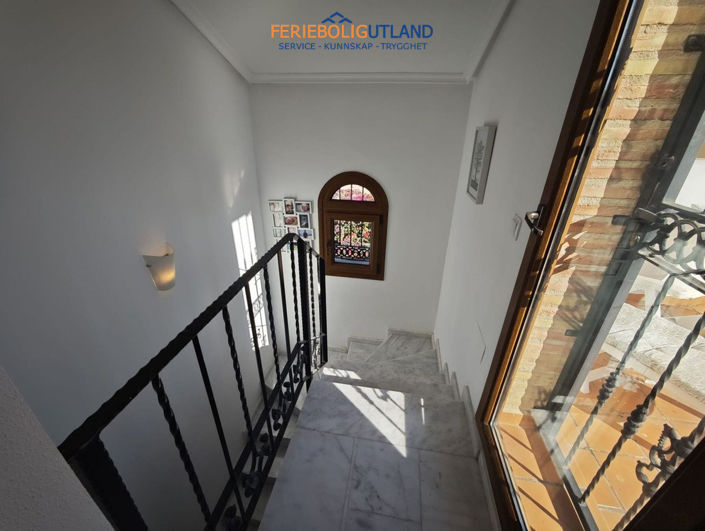 Image No.2-4 Bed Villa for sale