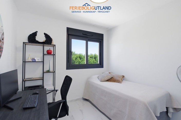 Image No.26-3 Bed Apartment for sale