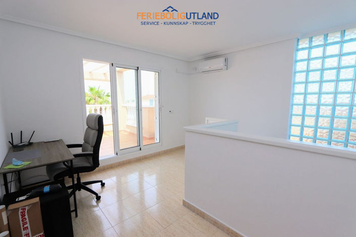 Image No.28-3 Bed Townhouse for sale