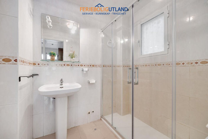 Image No.19-2 Bed Bungalow for sale