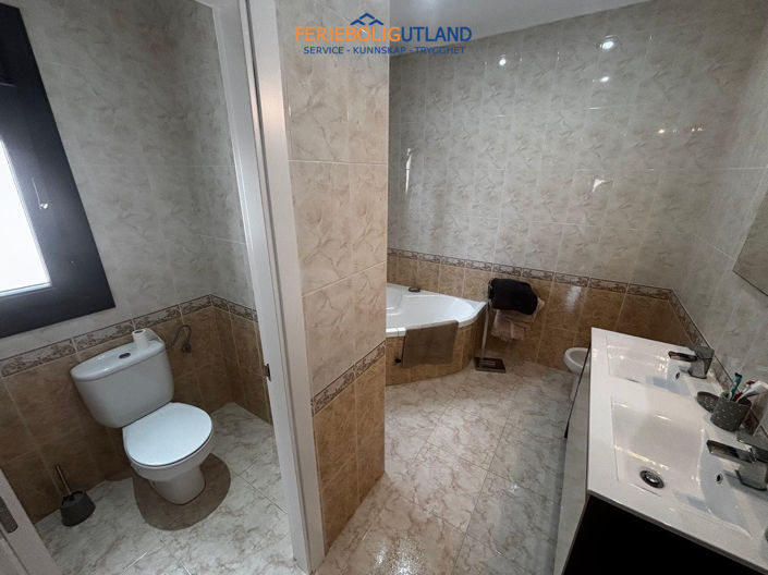 Image No.10-4 Bed Villa for sale