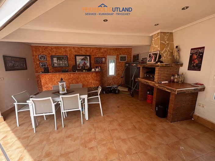 Image No.2-4 Bed Villa for sale