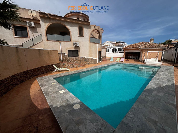 Image No.26-4 Bed Villa for sale