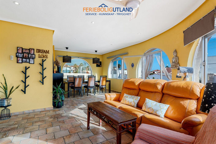 Image No.2-4 Bed Villa for sale