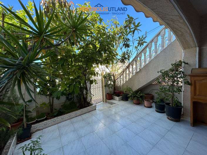 Image No.2-1 Bed Townhouse for sale
