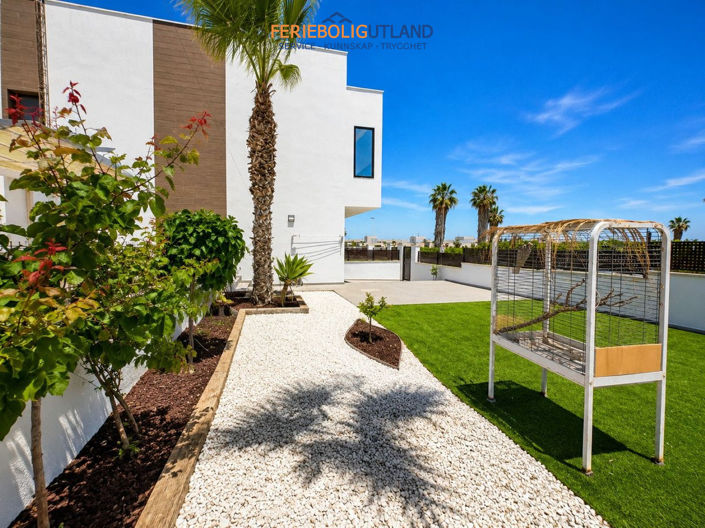 Image No.8-3 Bed Townhouse for sale