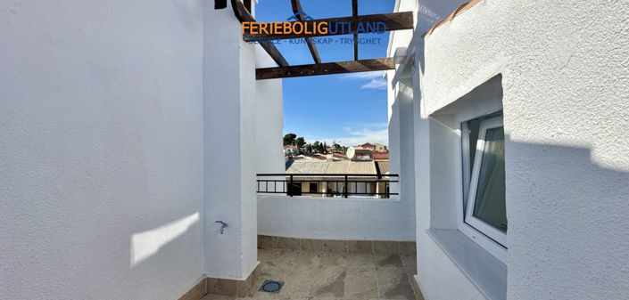 Image No.12-3 Bed Townhouse for sale