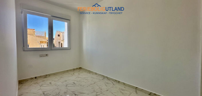 Image No.18-3 Bed Townhouse for sale