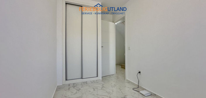 Image No.19-3 Bed Townhouse for sale