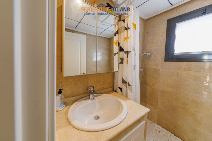 Image No.16-2 Bed Townhouse for sale