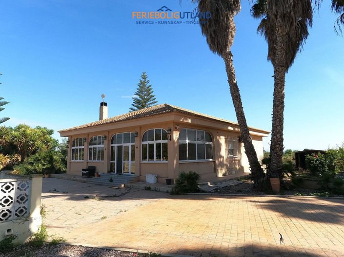 Image No.2-Villa de 4 chambres à vendre à Alicante