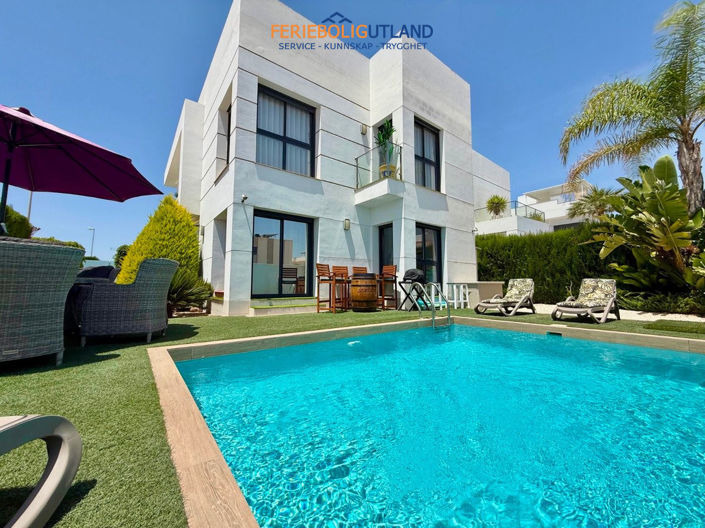 Image No.9-4 Bed Villa for sale