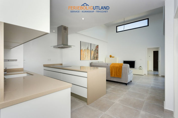 Image No.10-3 Bed Townhouse for sale