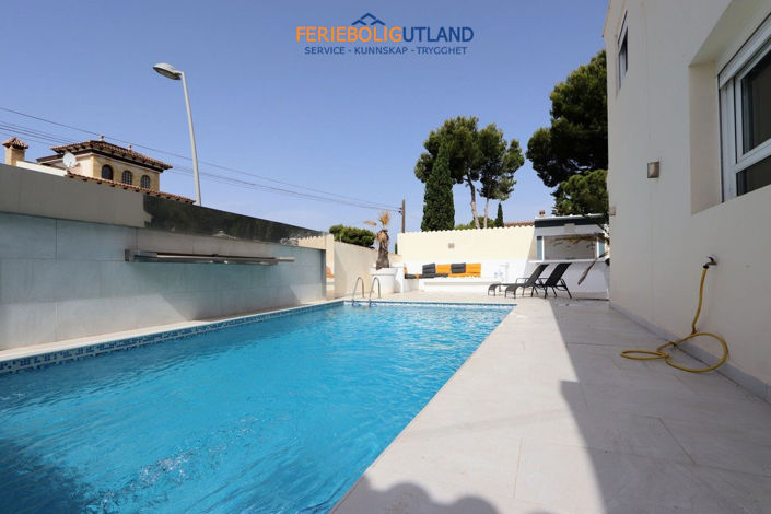 Image No.37-4 Bed Villa for sale