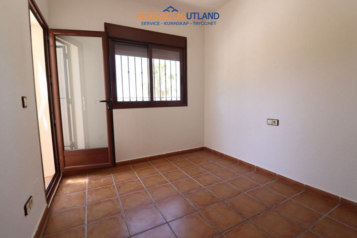 Image No.19-3 Bed Townhouse for sale
