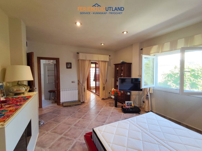 Image No.27-5 Bed Villa for sale