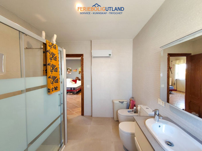 Image No.28-5 Bed Villa for sale