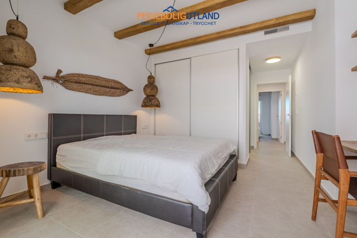 Image No.25-2 Bed Apartment for sale