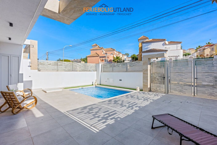 Image No.17-3 Bed Villa for sale