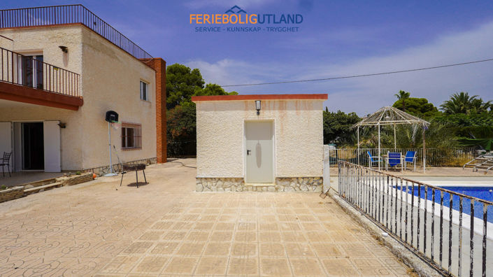 Image No.2-Villa de 4 chambres à vendre à Alicante