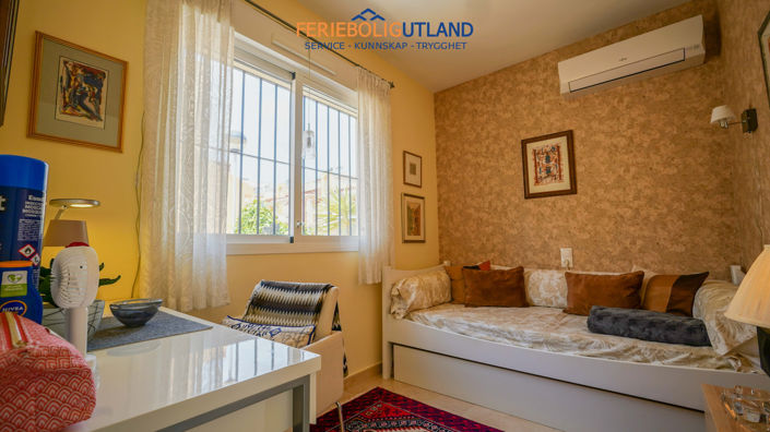 Image No.25-3 Bed Townhouse for sale