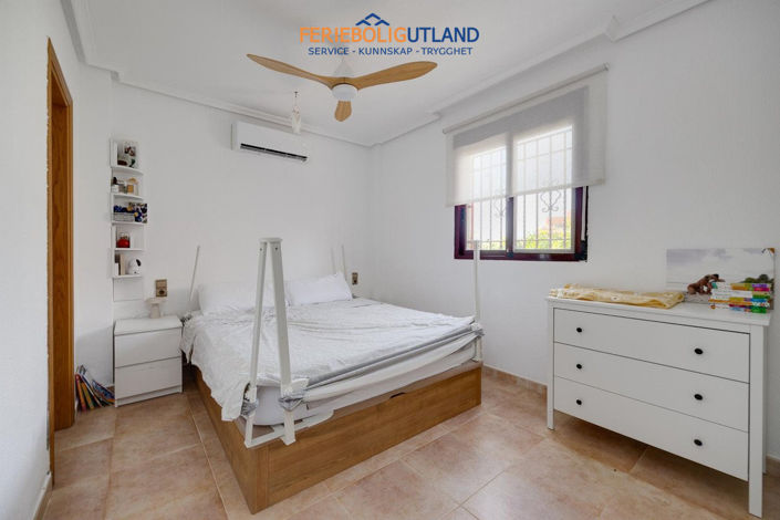 Image No.19-3 Bed Townhouse for sale