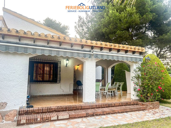 Image No.2-Villa de 4 chambres à vendre à Punta Prima