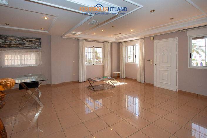 Image No.10-4 Bed Villa for sale