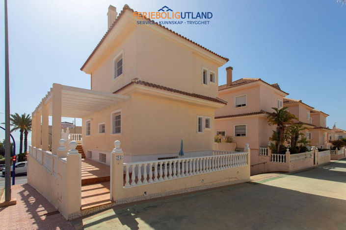 Image No.2-4 Bed Villa for sale