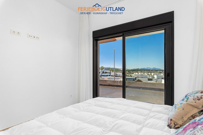 Image No.18-3 Bed Apartment for sale