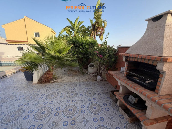 Image No.3-Villa de 4 chambres à vendre à Alicante
