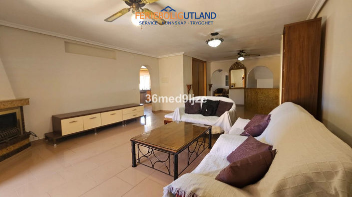 Image No.2-6 Bed Villa for sale