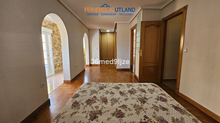 Image No.30-6 Bed Villa for sale
