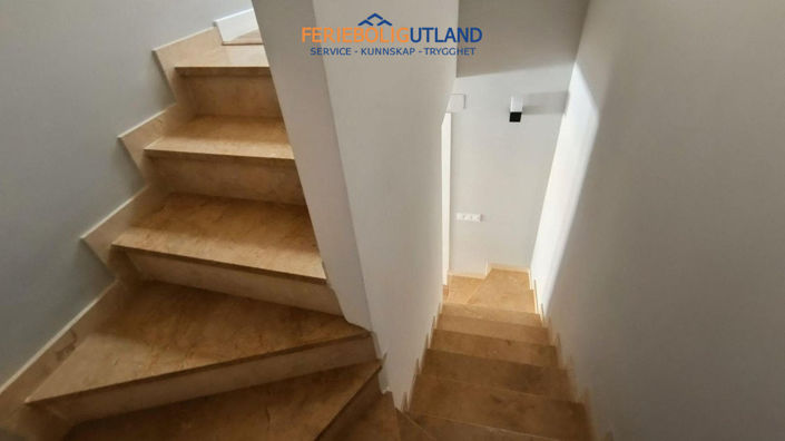 Image No.20-3 Bed Townhouse for sale