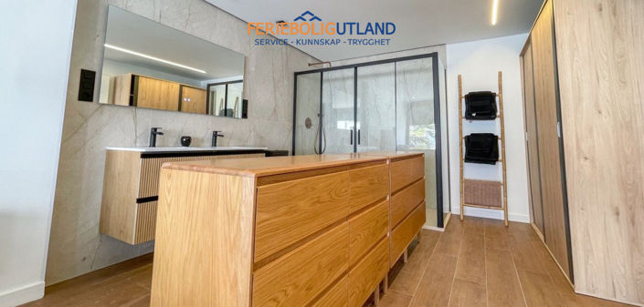 Image No.19-3 Bed Townhouse for sale
