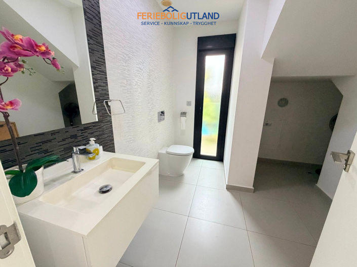 Image No.18-3 Bed Villa for sale