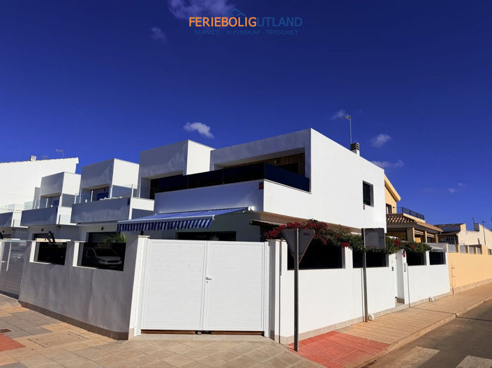 Image No.2-3 Bed Villa for sale