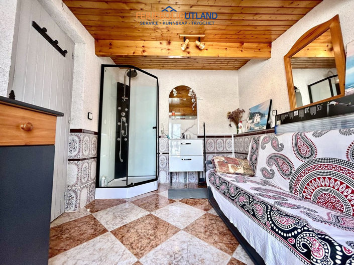 Image No.19-2 Bed Townhouse for sale
