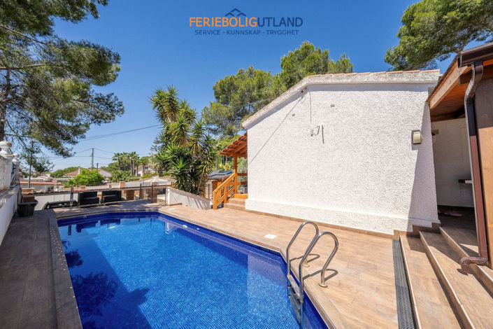 Image No.2-4 Bed Villa for sale