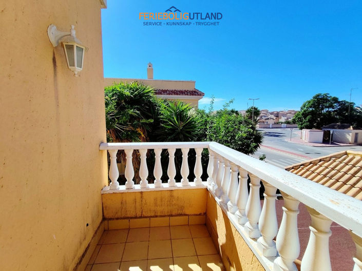 Image No.19-4 Bed Townhouse for sale