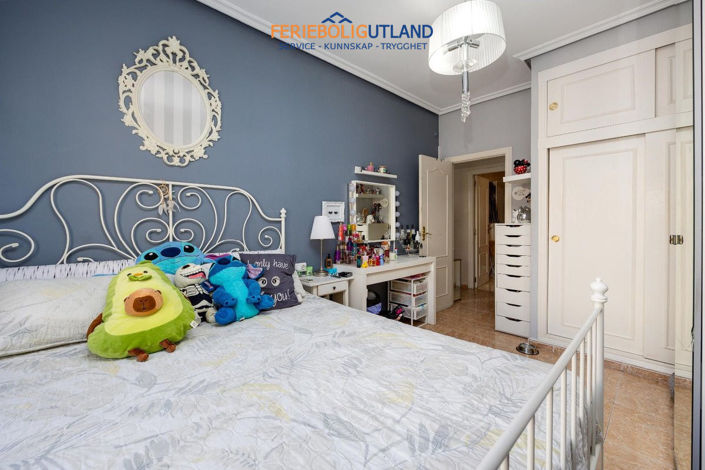 Image No.28-5 Bed Apartment for sale