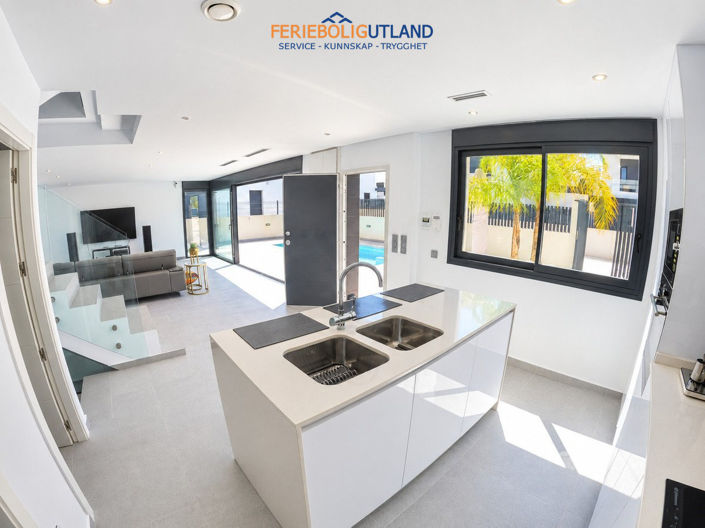 Image No.4-4 Bed Villa for sale