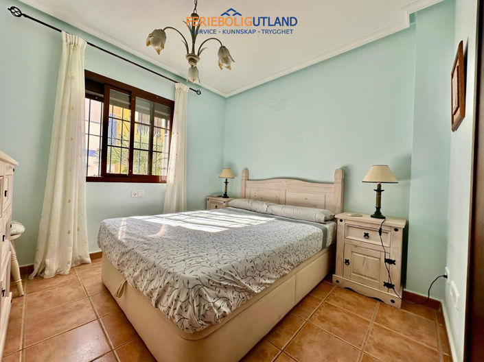 Image No.19-3 Bed Townhouse for sale